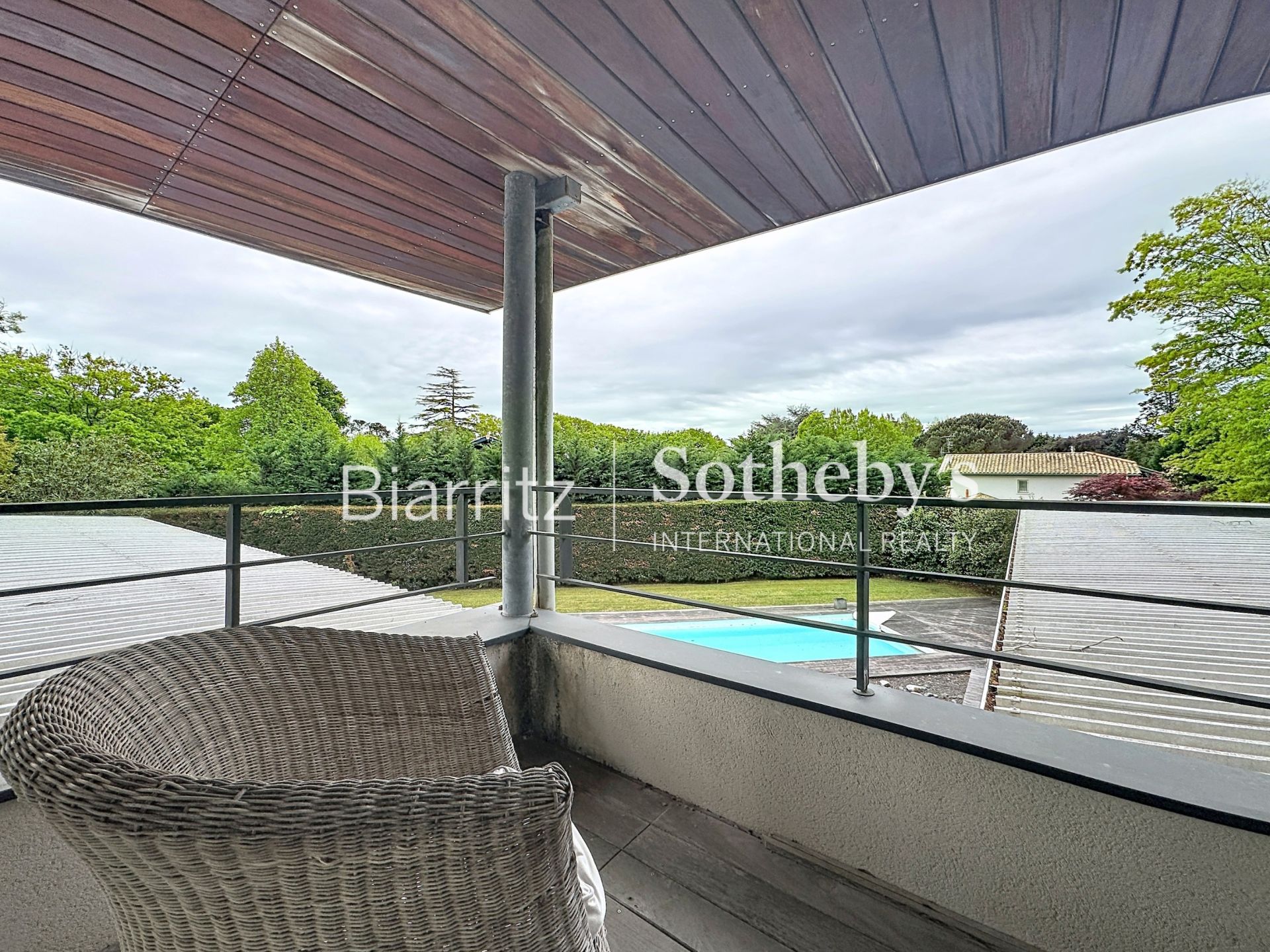 house 6 Rooms for sale on BIARRITZ (64200)
