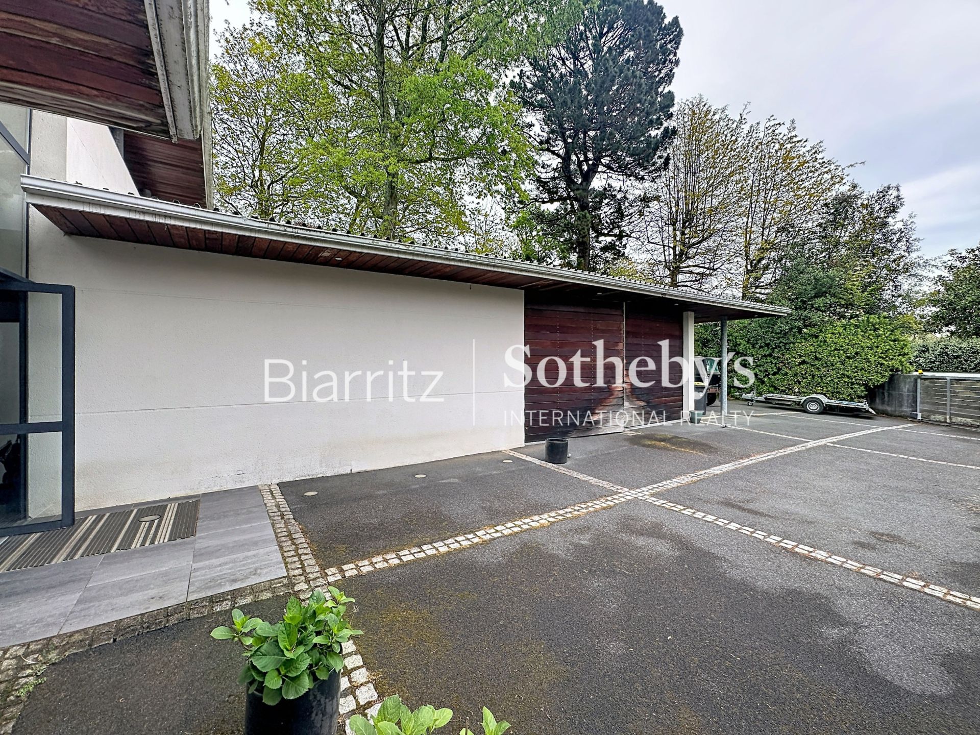 house 6 Rooms for sale on BIARRITZ (64200)