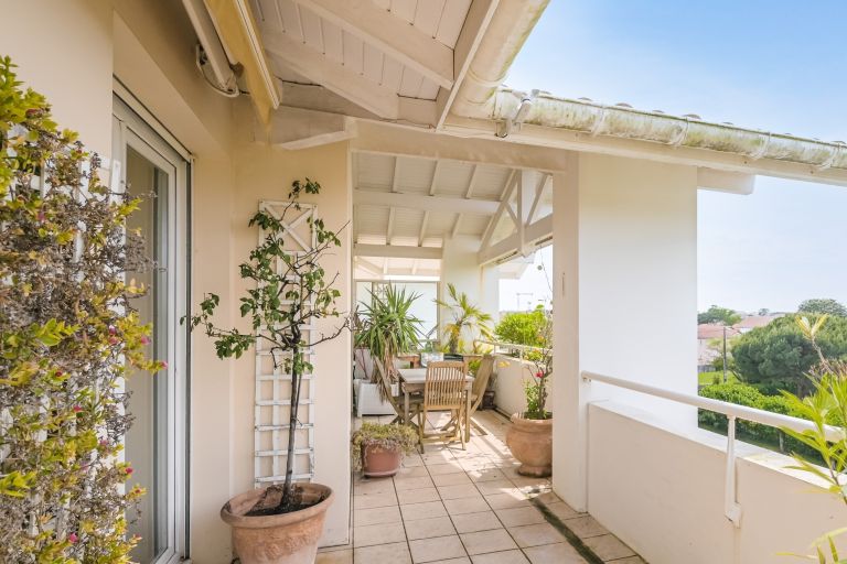 apartment 5 Rooms for sale on ANGLET (64600)