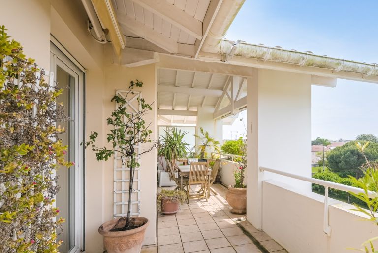 apartment 5 Rooms for sale on ANGLET (64600)