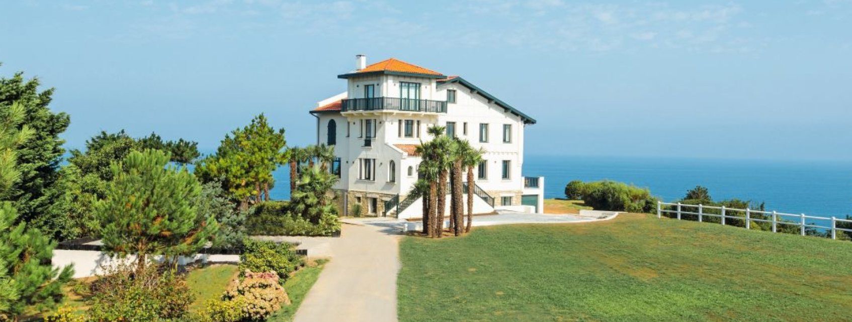 house 9 Rooms for sale on BIDART (64210)