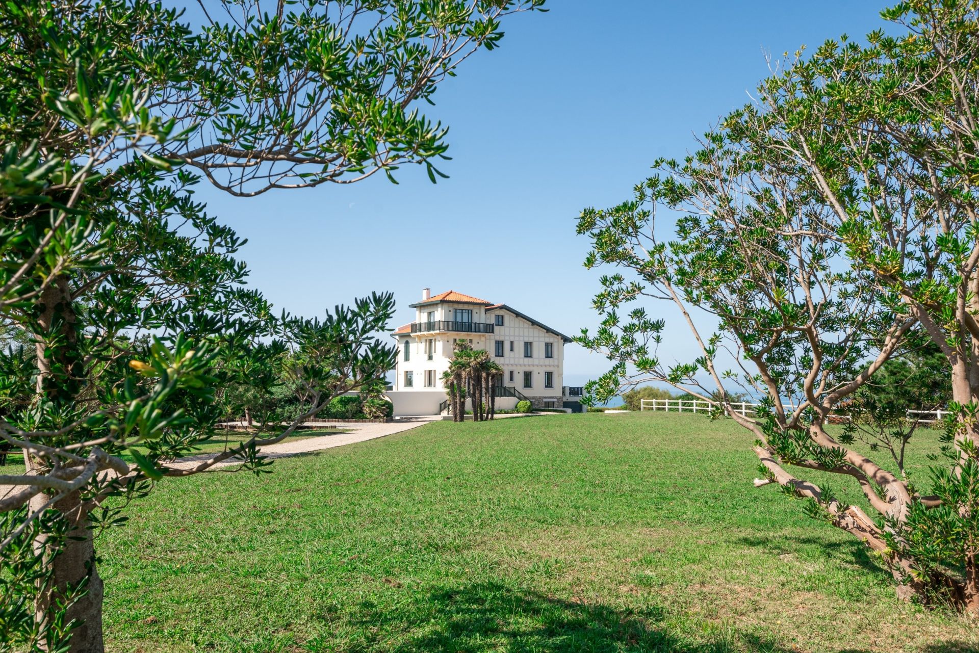 house 9 Rooms for sale on BIDART (64210)