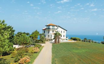 house 9 Rooms for sale on BIDART (64210)