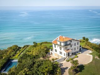 house 9 Rooms for sale on BIDART (64210)