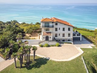 house 9 Rooms for sale on BIDART (64210)