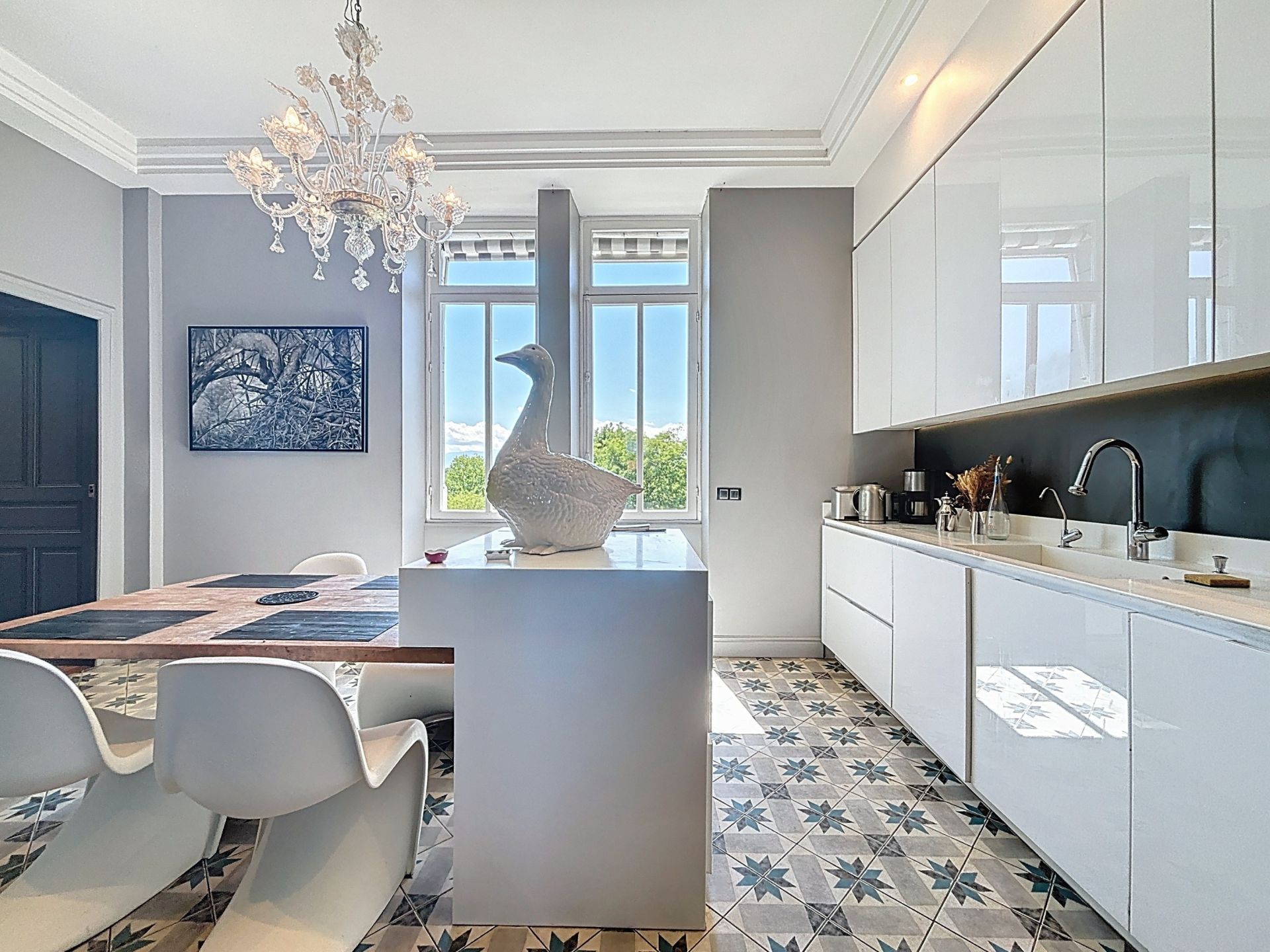 apartment 8 Rooms for sale on PAU (64000)