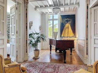 apartment 8 Rooms for sale on PAU (64000)