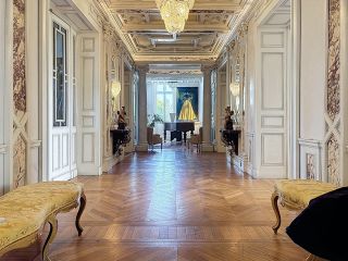 apartment 8 Rooms for sale on PAU (64000)