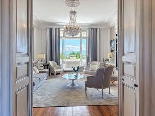 apartment 8 Rooms for sale on PAU (64000)