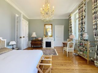 apartment 8 Rooms for sale on PAU (64000)