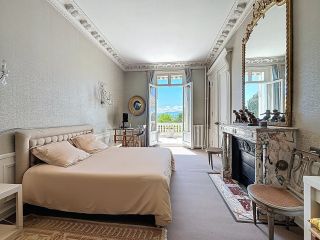 apartment 8 Rooms for sale on PAU (64000)