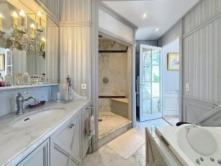 apartment 8 Rooms for sale on PAU (64000)