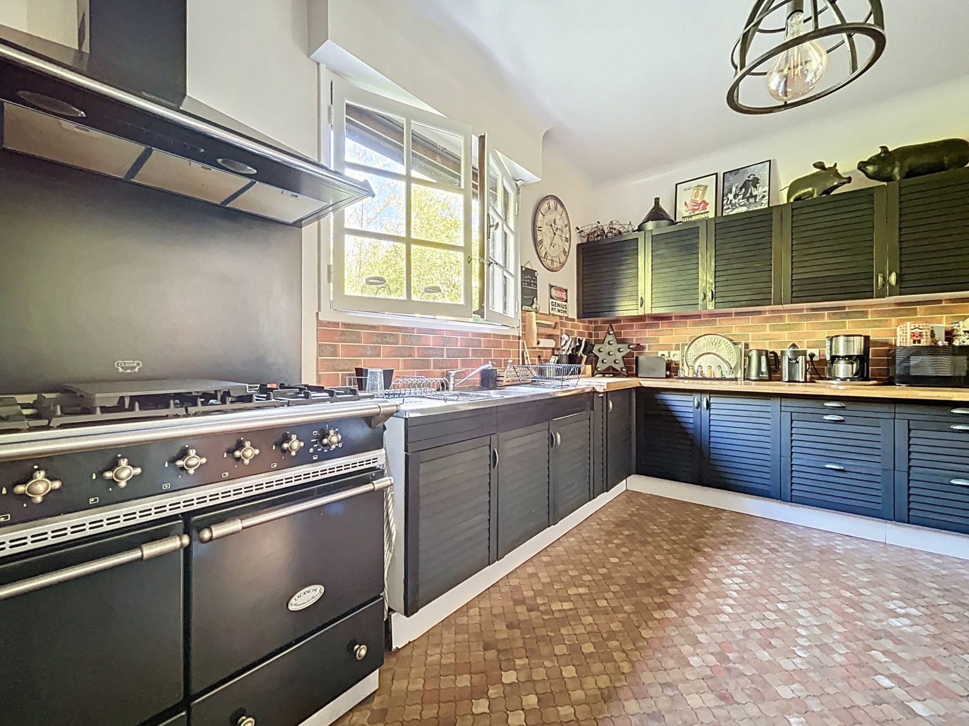 house 5 Rooms for sale on AHETZE (64210)