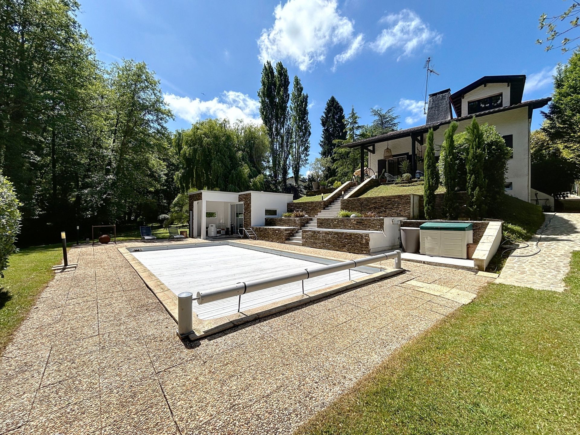 house 5 Rooms for sale on AHETZE (64210)