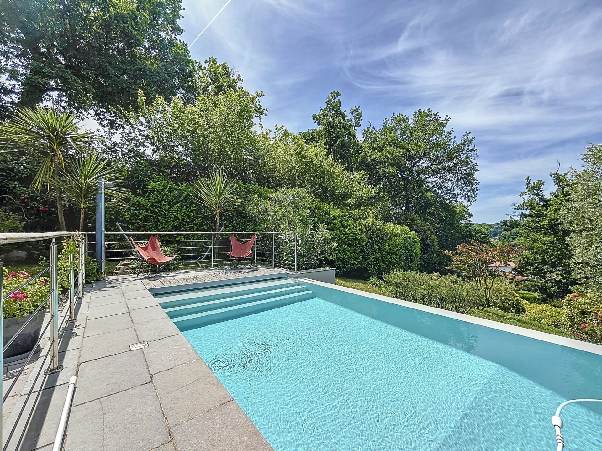 house 6 Rooms for sale on CIBOURE (64500)