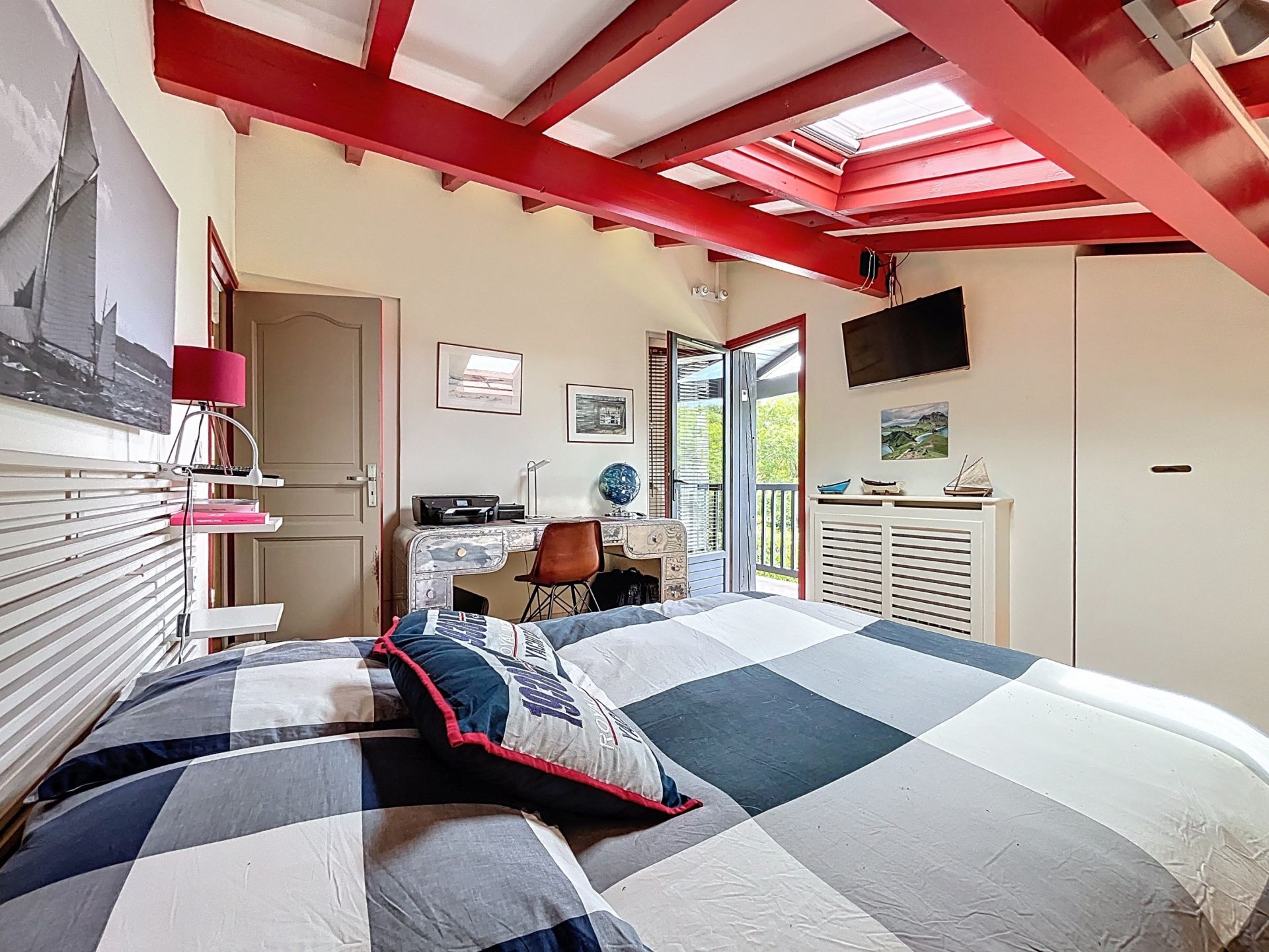 house 6 Rooms for sale on CIBOURE (64500)