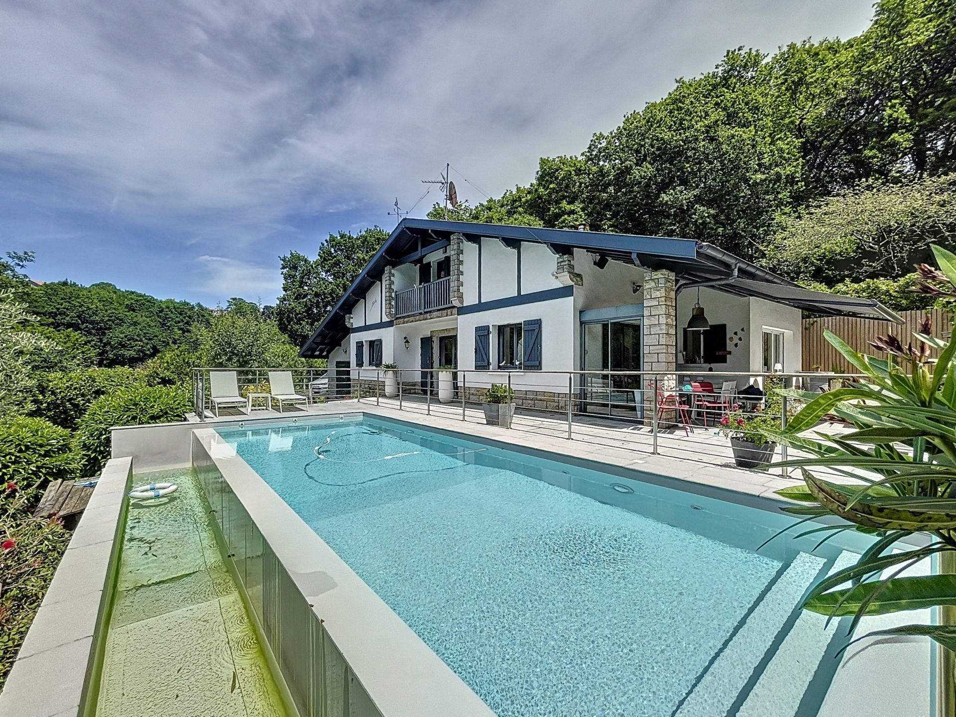 house 6 Rooms for sale on CIBOURE (64500)