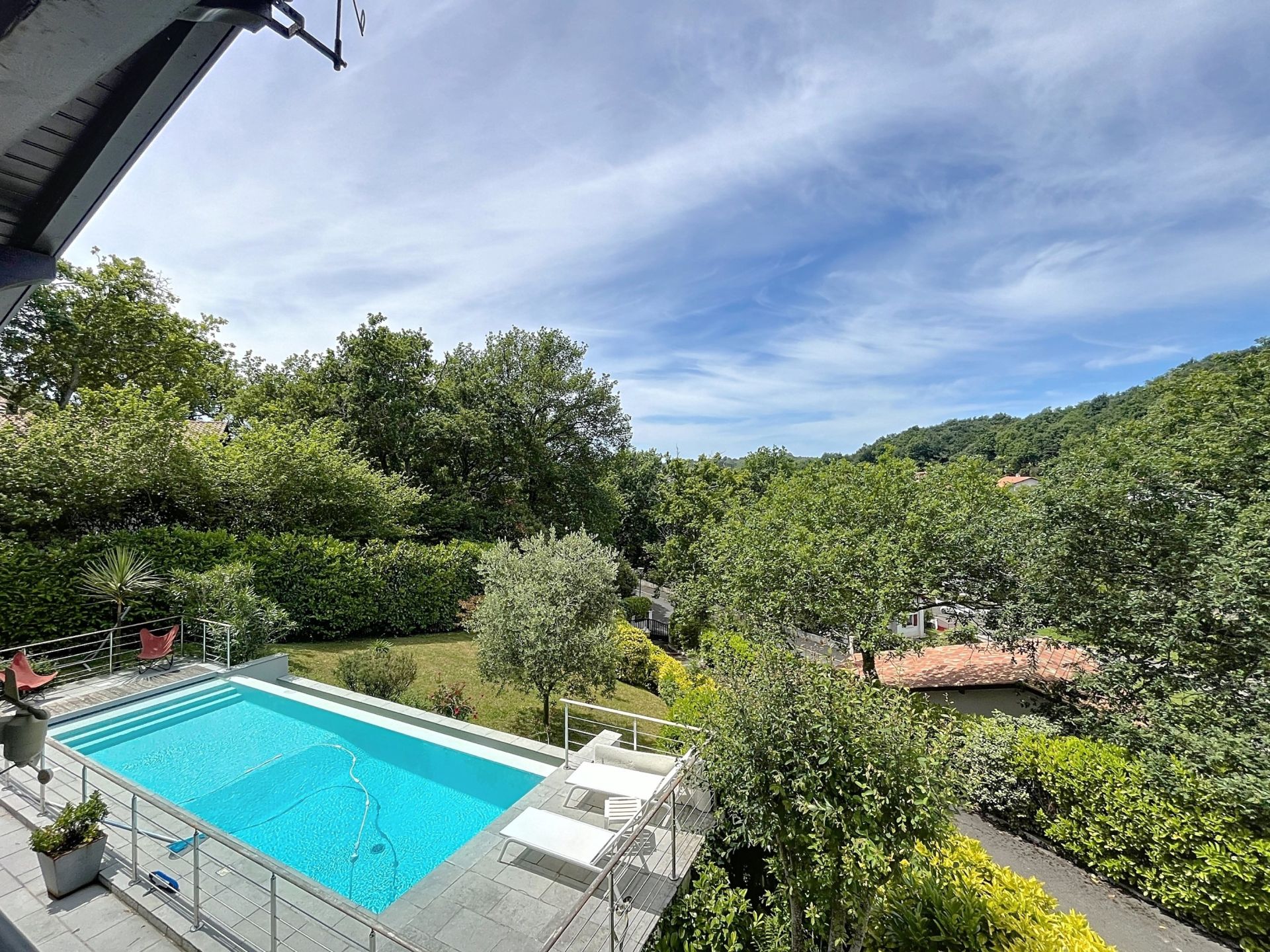 house 6 Rooms for sale on CIBOURE (64500)