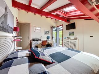 house 6 Rooms for sale on CIBOURE (64500)