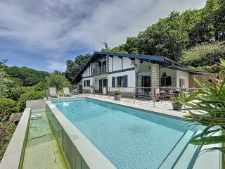 house 6 Rooms for sale on CIBOURE (64500)