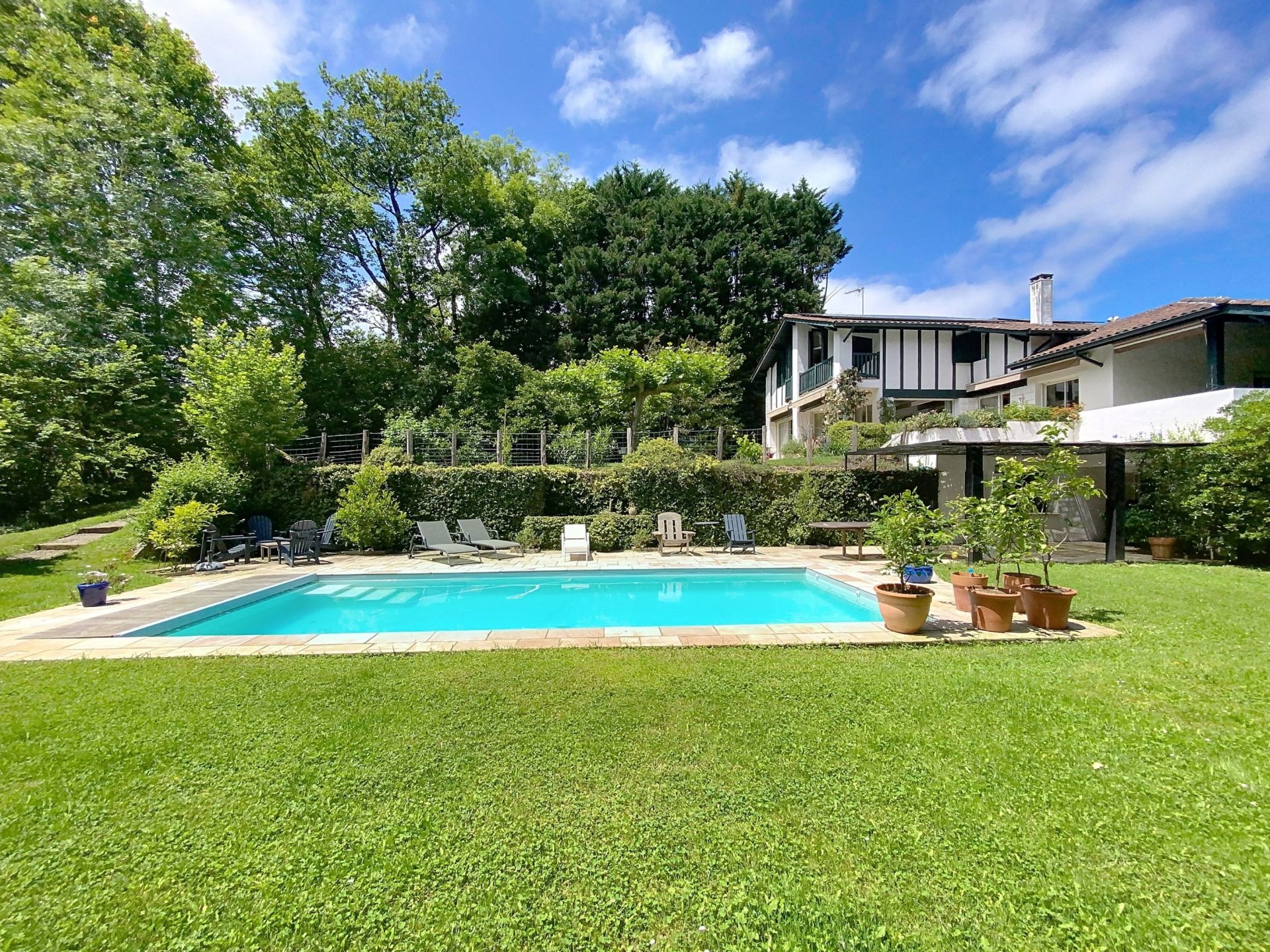 house 7 Rooms for sale on ASCAIN (64310)