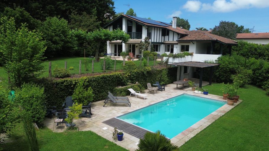 house 7 Rooms for sale on ASCAIN (64310)