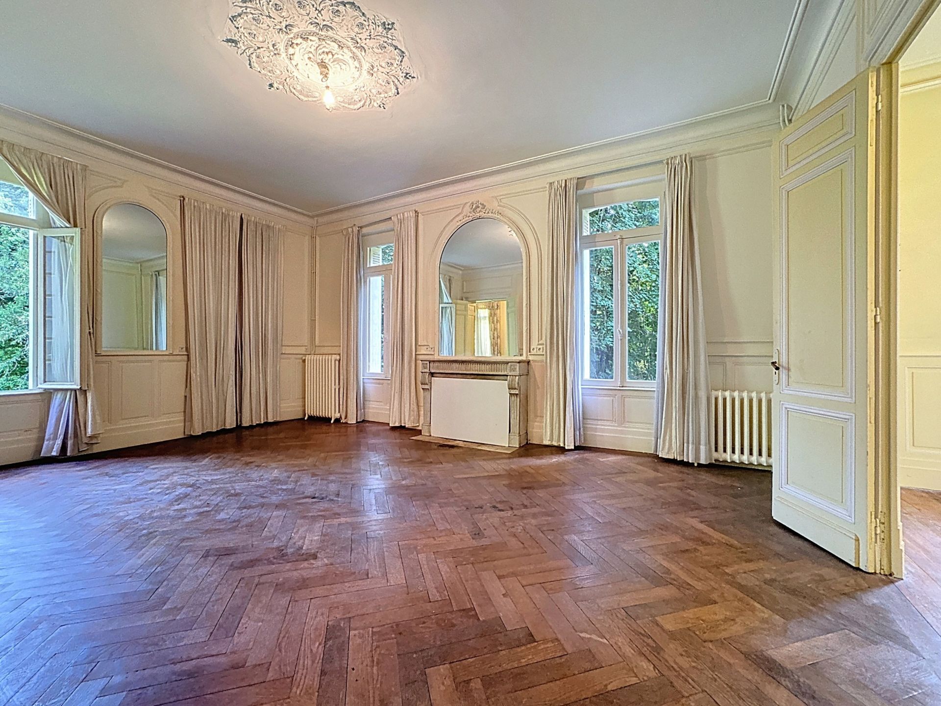 castle 15 Rooms for sale on DAX (40100)