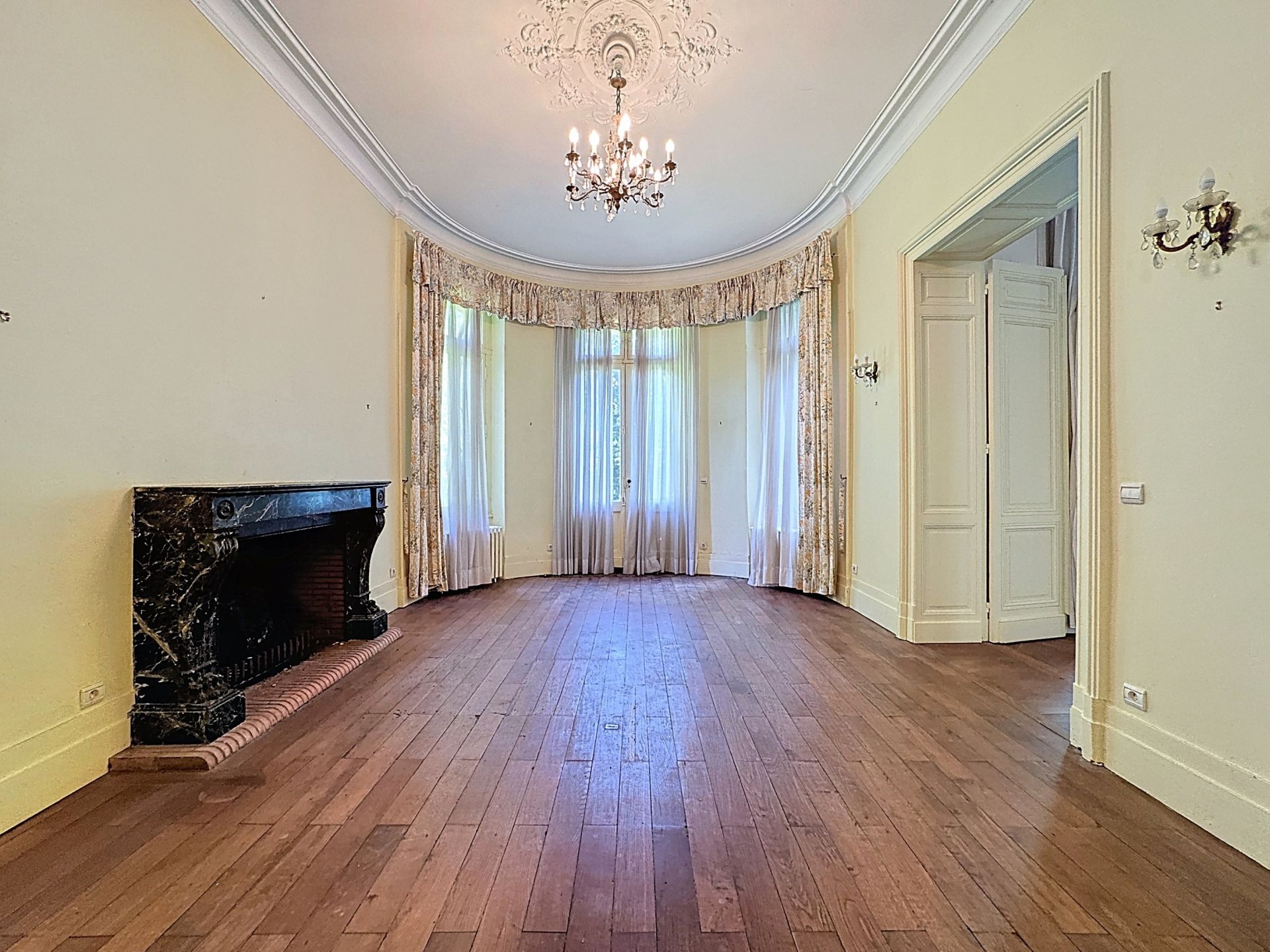 castle 15 Rooms for sale on DAX (40100)