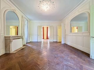 castle 15 Rooms for sale on DAX (40100)