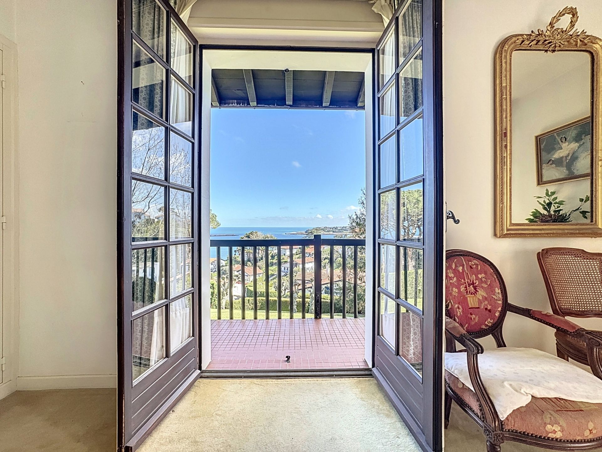 house 8 Rooms for sale on CIBOURE (64500)