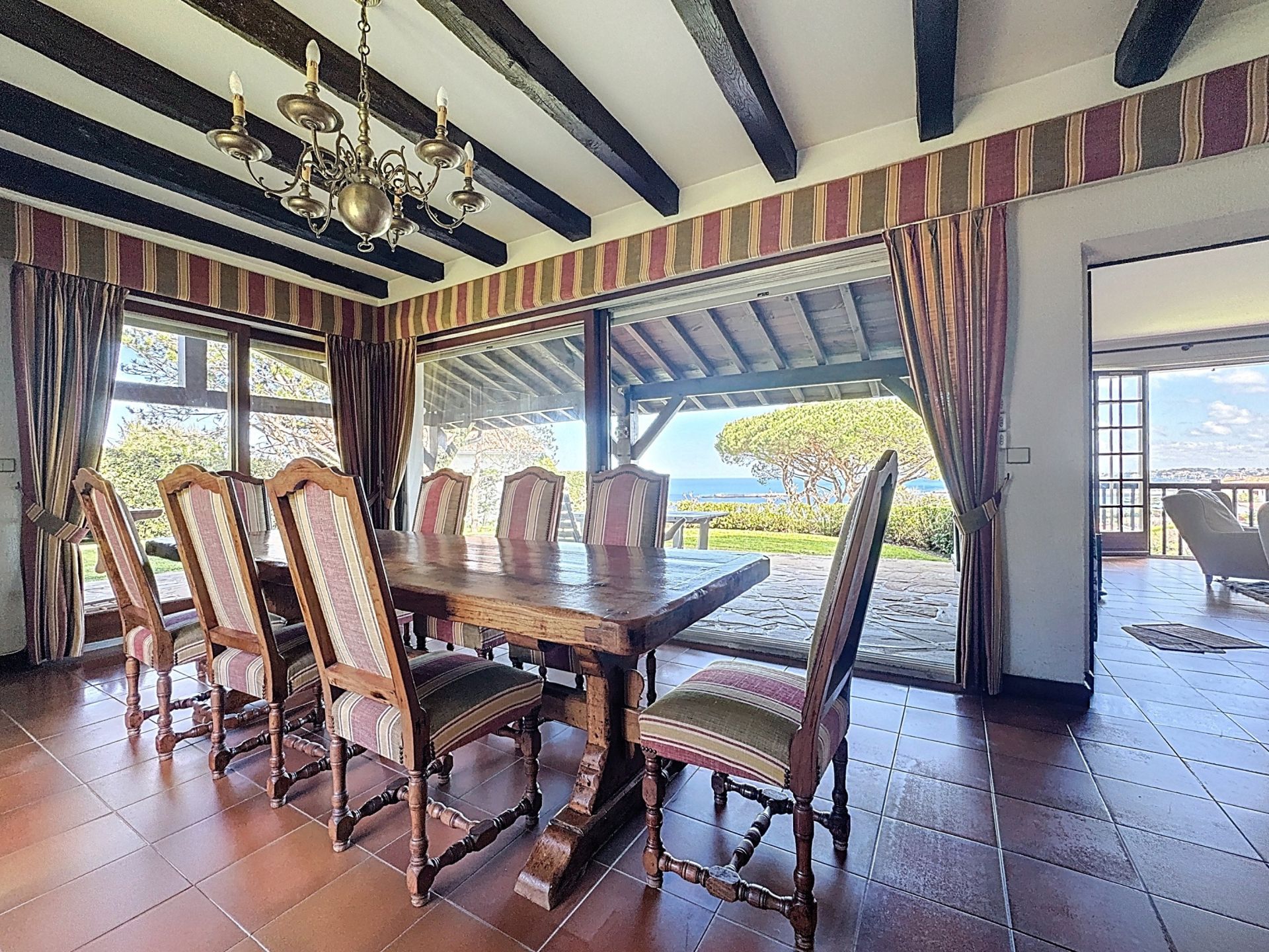 house 8 Rooms for sale on CIBOURE (64500)