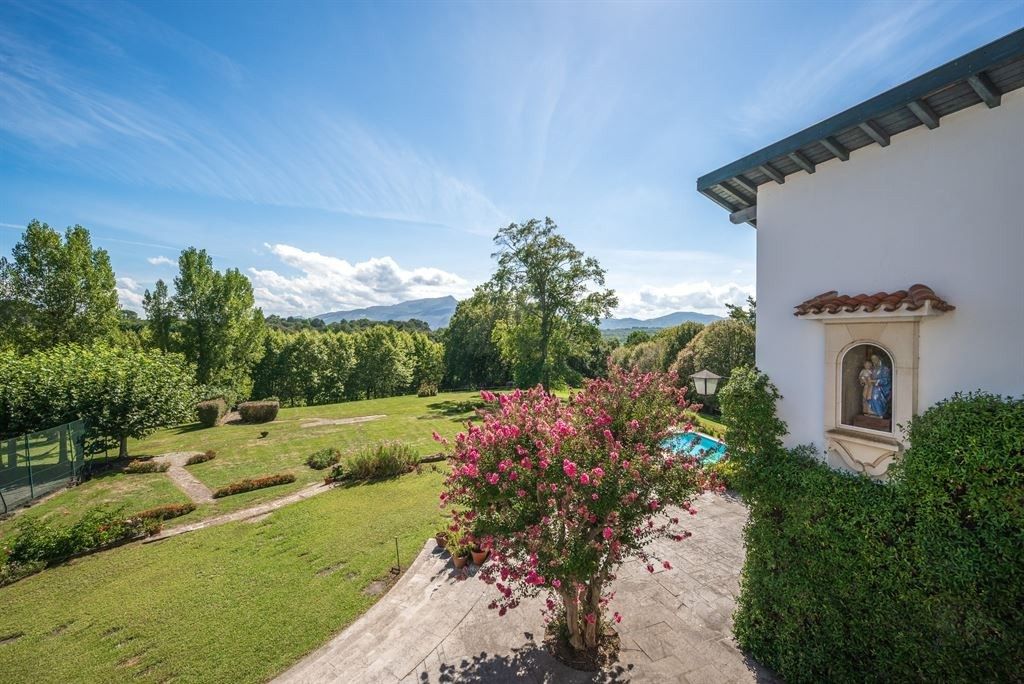 property 15 Rooms for sale on ST JEAN DE LUZ (64500)
